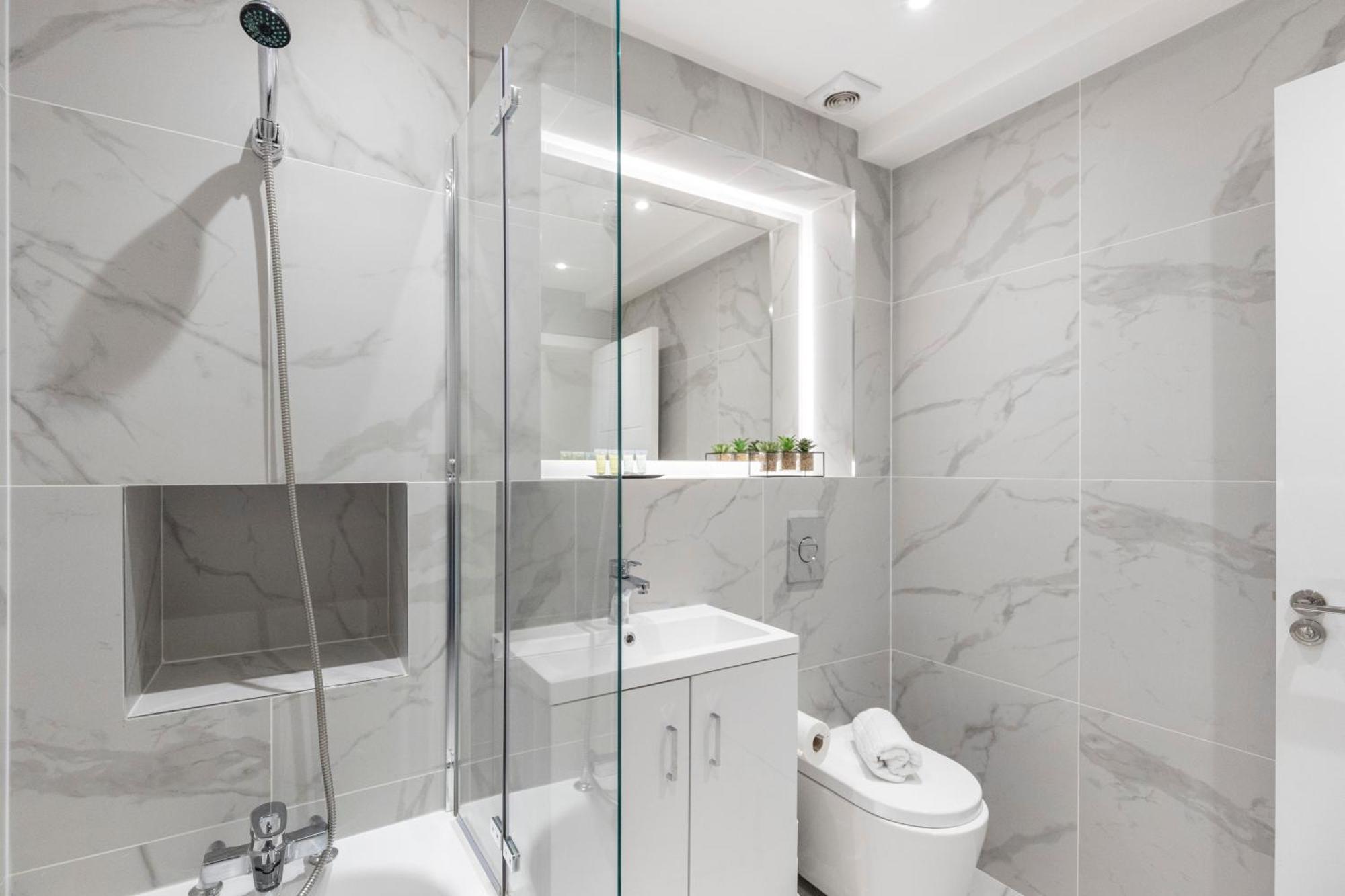 Bright And Spacious Apartment - Excellent Location ลอนดอน ภายนอก รูปภาพ