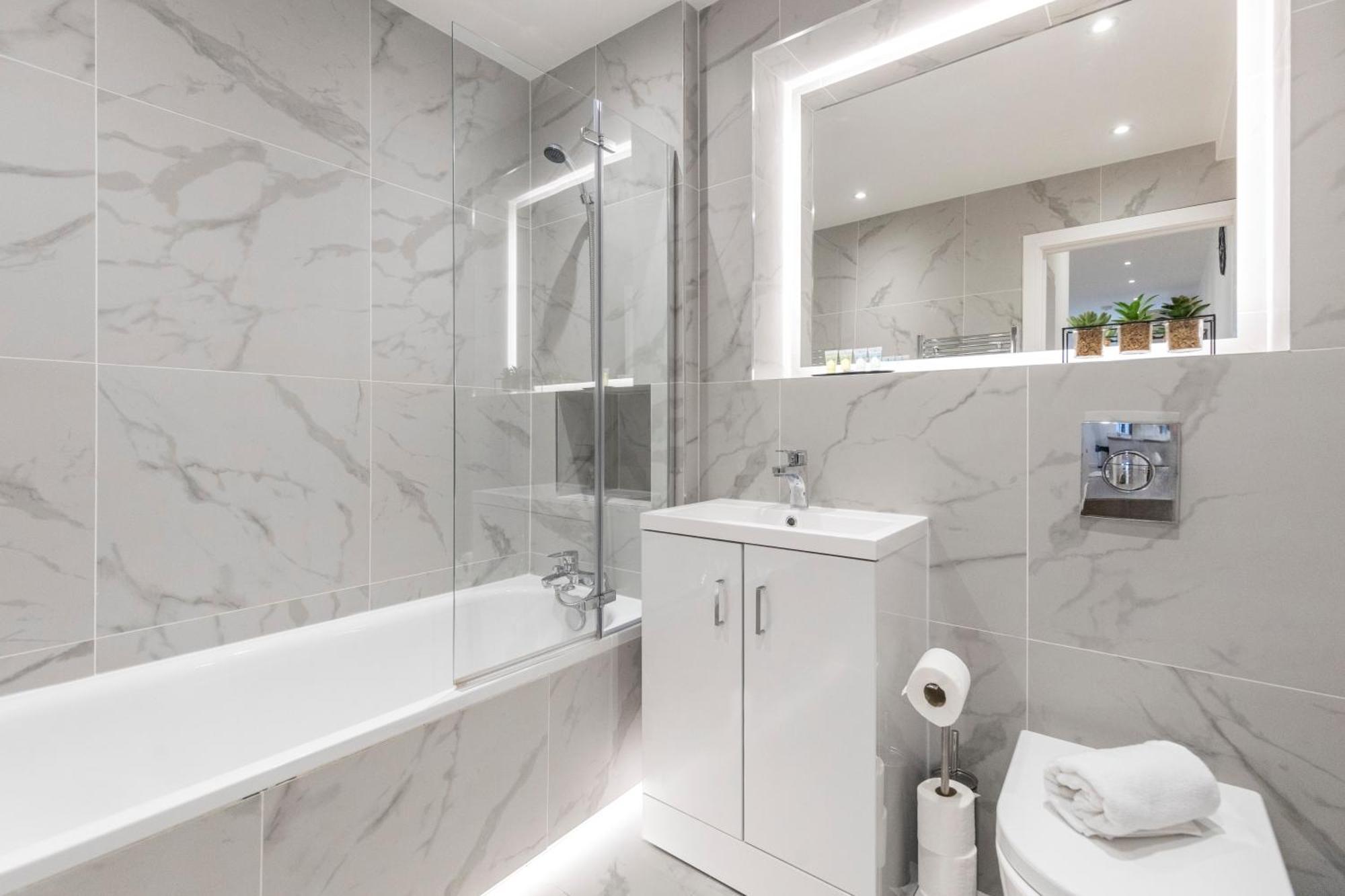 Bright And Spacious Apartment - Excellent Location ลอนดอน ภายนอก รูปภาพ